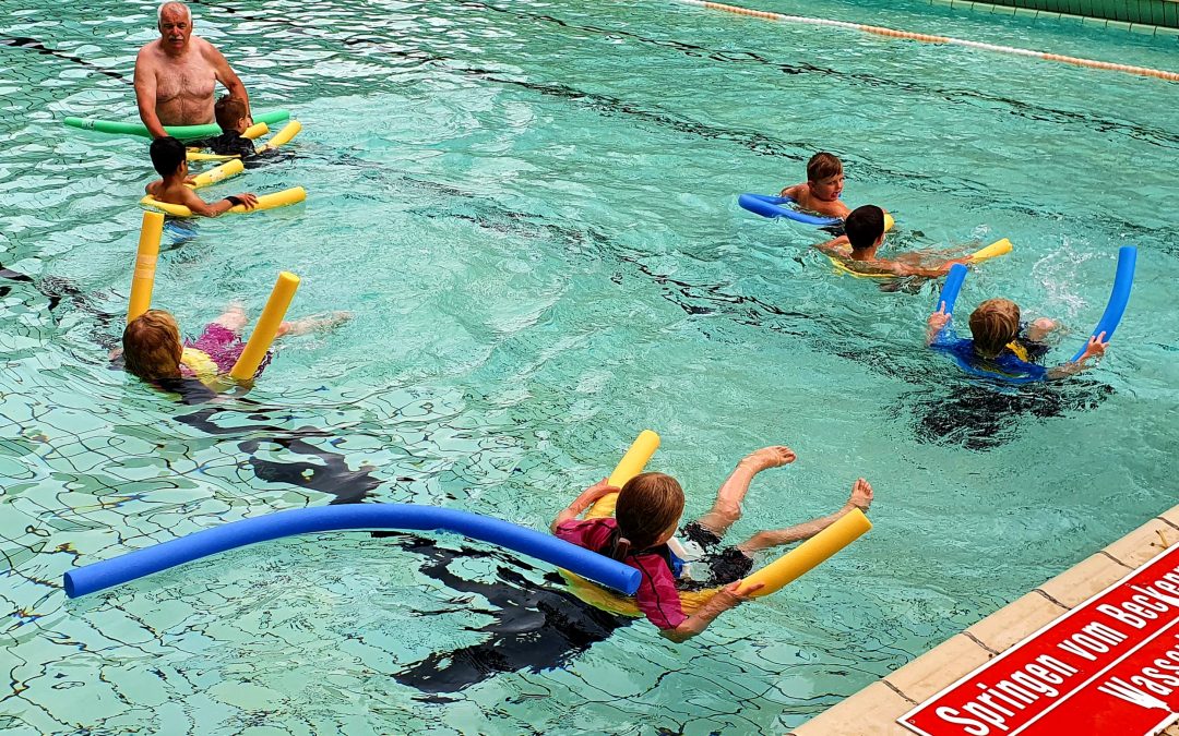 Schwimmkurs in den Sommerferien im Freibad