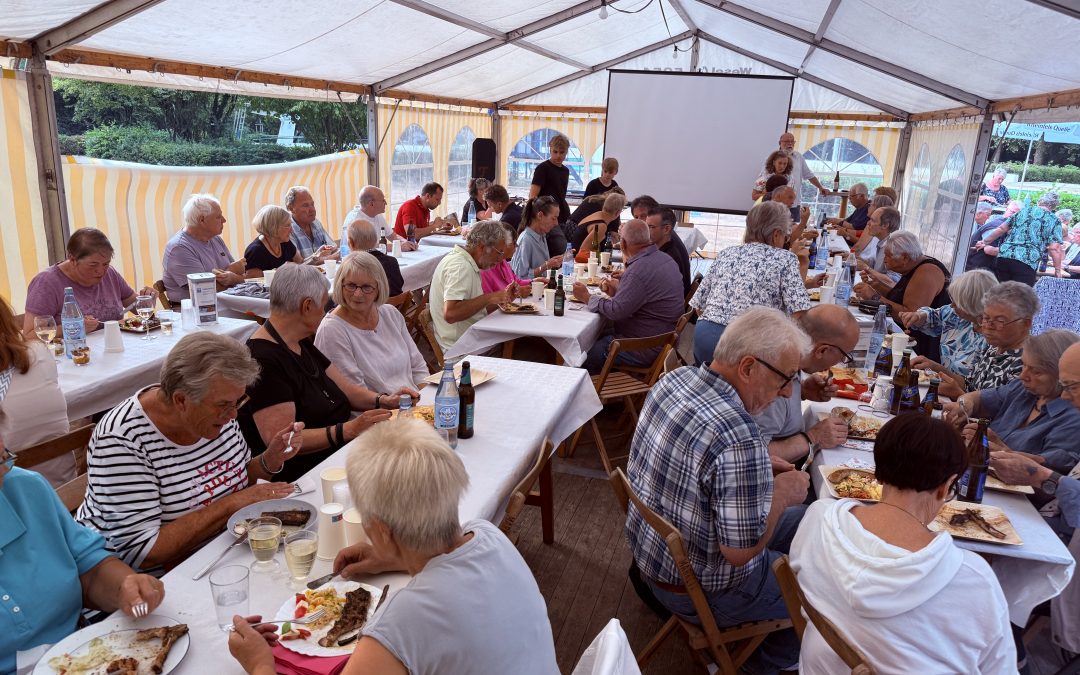 Sonniges Wetter und ein attraktives Programm lockten über achtzig Mitglieder zum Sommerfest ins Freibad